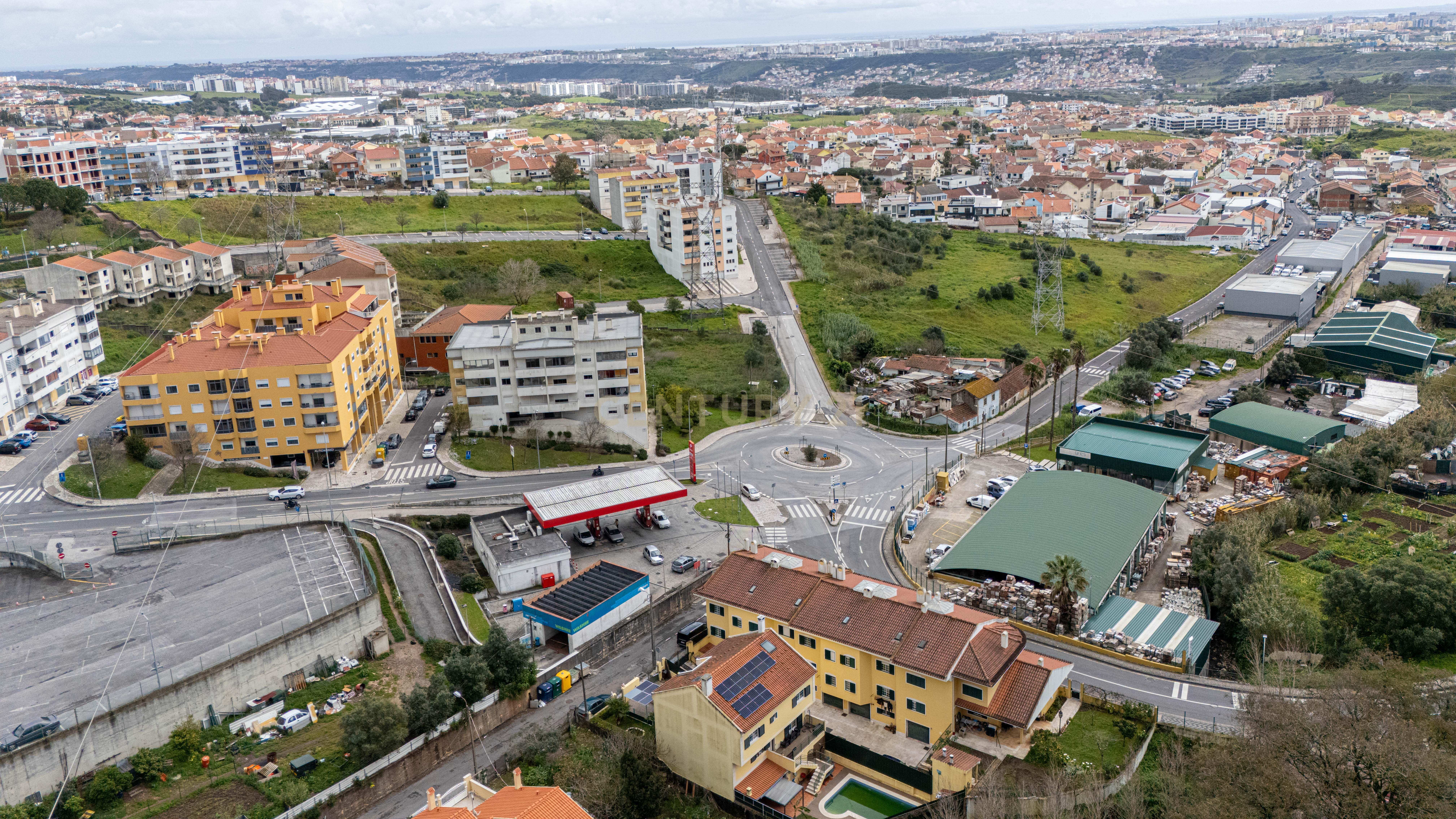 Moradia T3 + 2 com garagem (A-da-Beja/ Amadora)   - Image 48