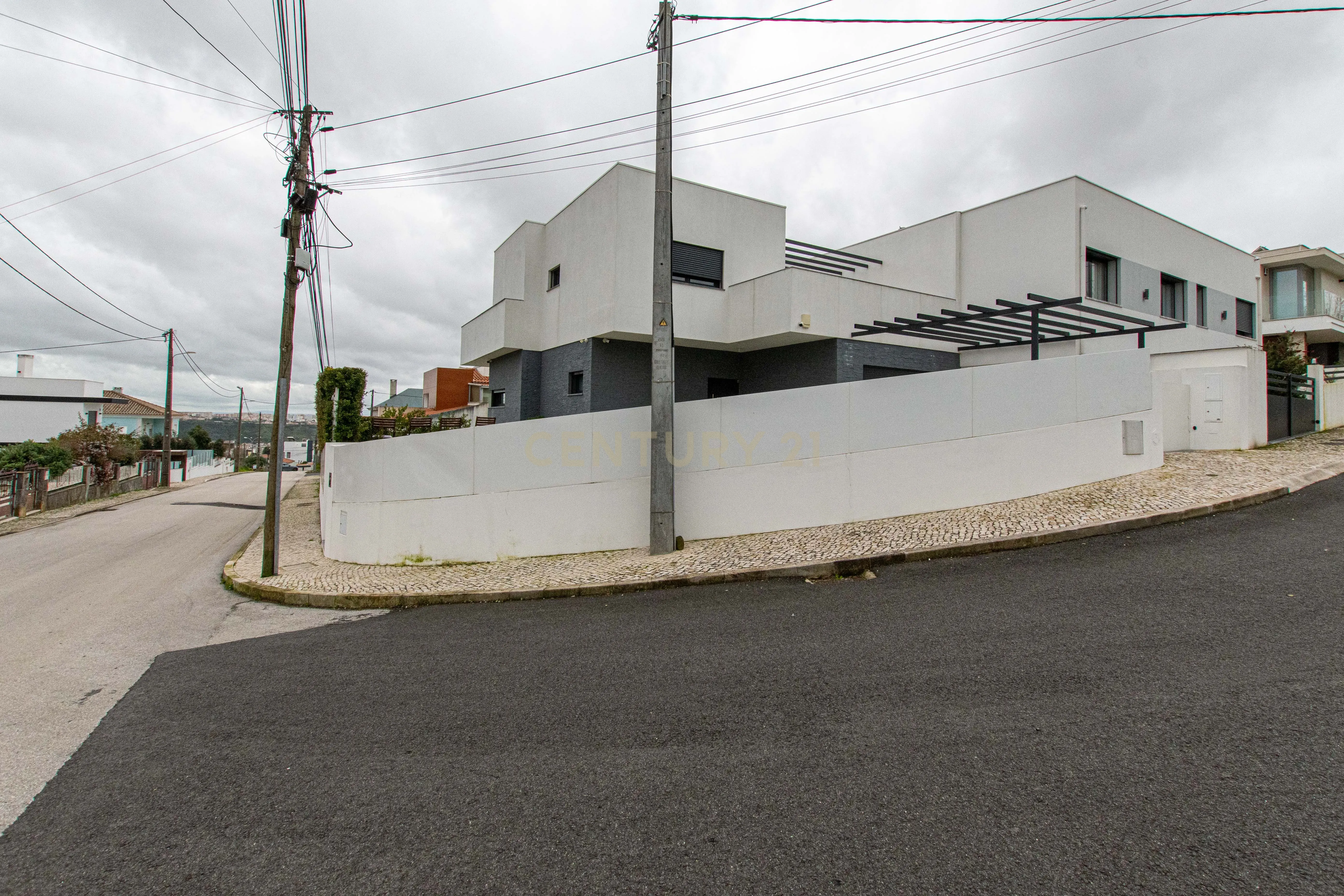Moradia Independente T3 com piscina construção semi-nova (Granjas Novas/ Ramada) - Image 14