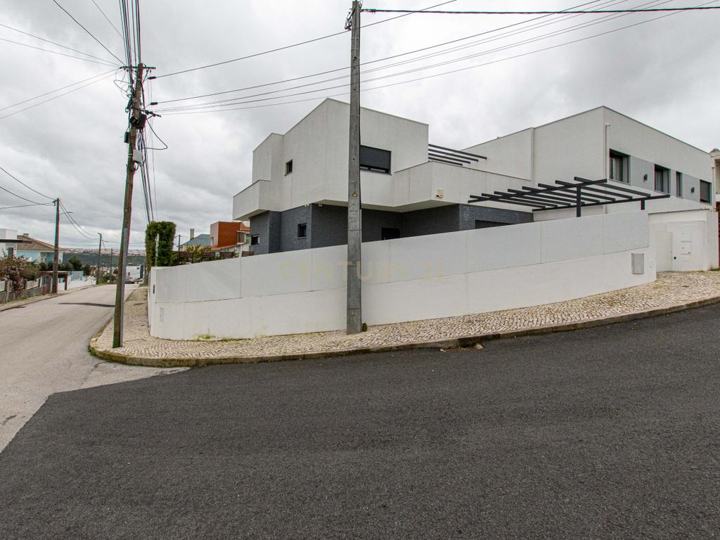 Moradia Independente T3 com piscina construção semi-nova  (Granjas Novas/ Ramada) - Image 14