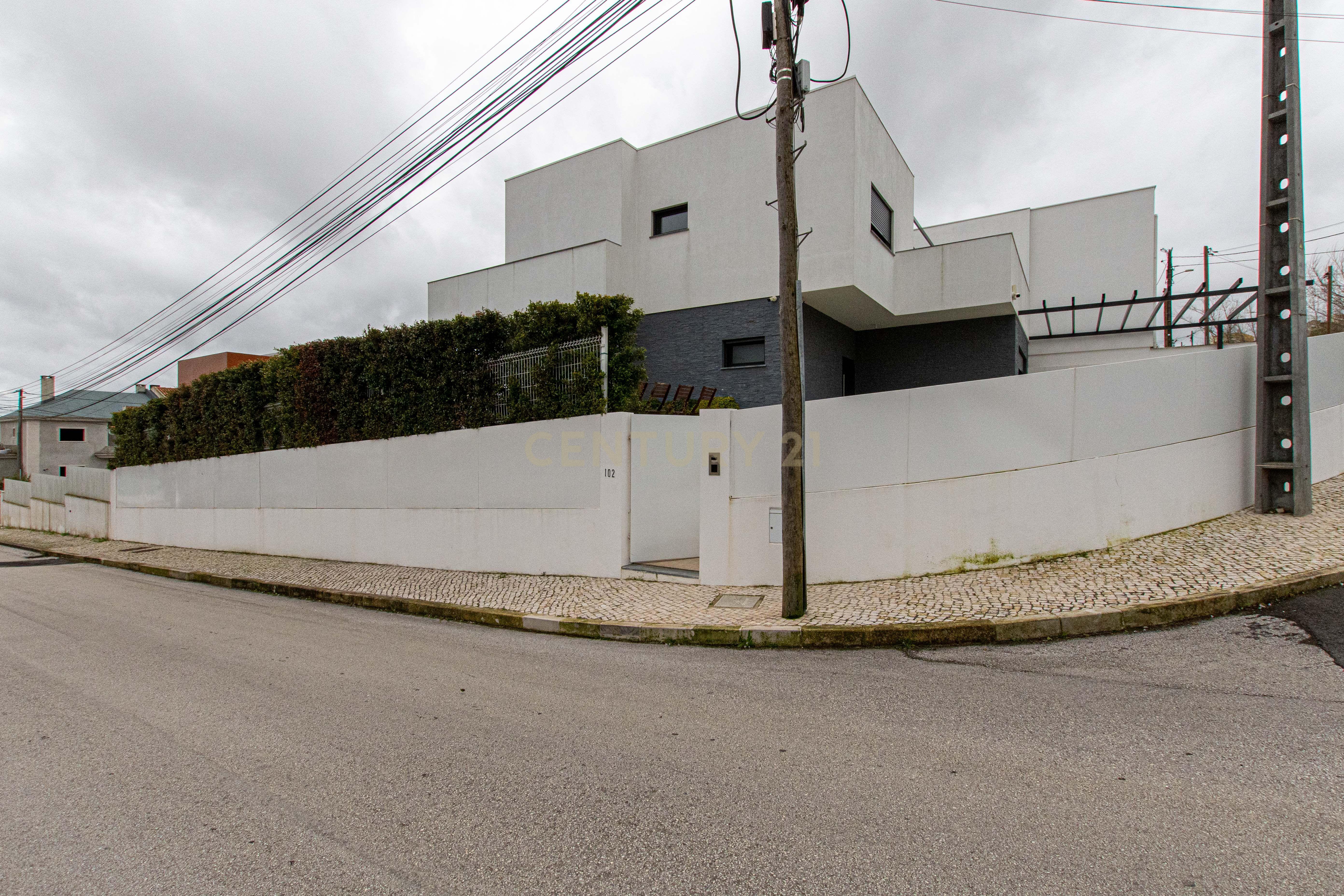 Moradia Independente T3 com piscina construção semi-nova (Granjas Novas/ Ramada) - Image 18