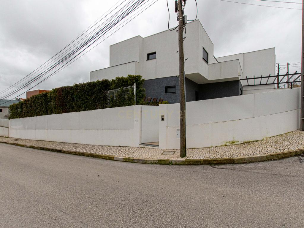 Moradia Independente T3 com piscina construção semi-nova  (Granjas Novas/ Ramada) - Image 18