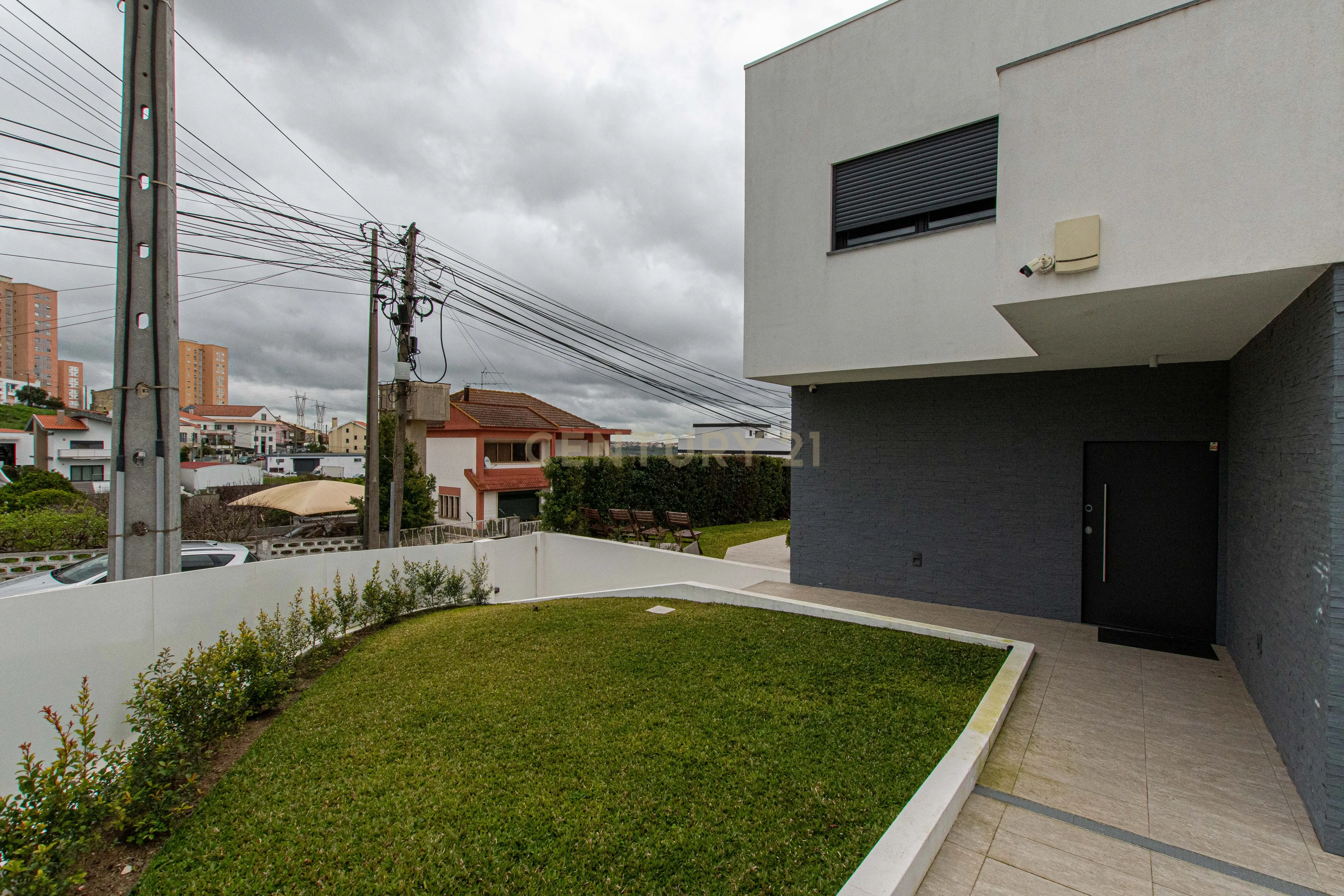 Moradia Independente T3 com piscina construção semi-nova (Granjas Novas/ Ramada) - Image 11