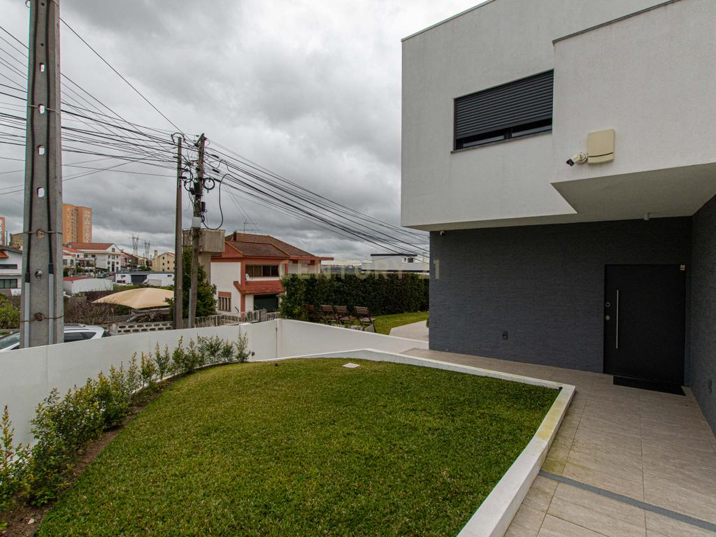 Moradia Independente T3 com piscina construção semi-nova  (Granjas Novas/ Ramada) - Image 11