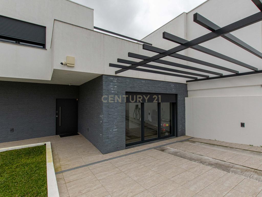Moradia Independente T3 com piscina construção semi-nova  (Granjas Novas/ Ramada) - Image 8