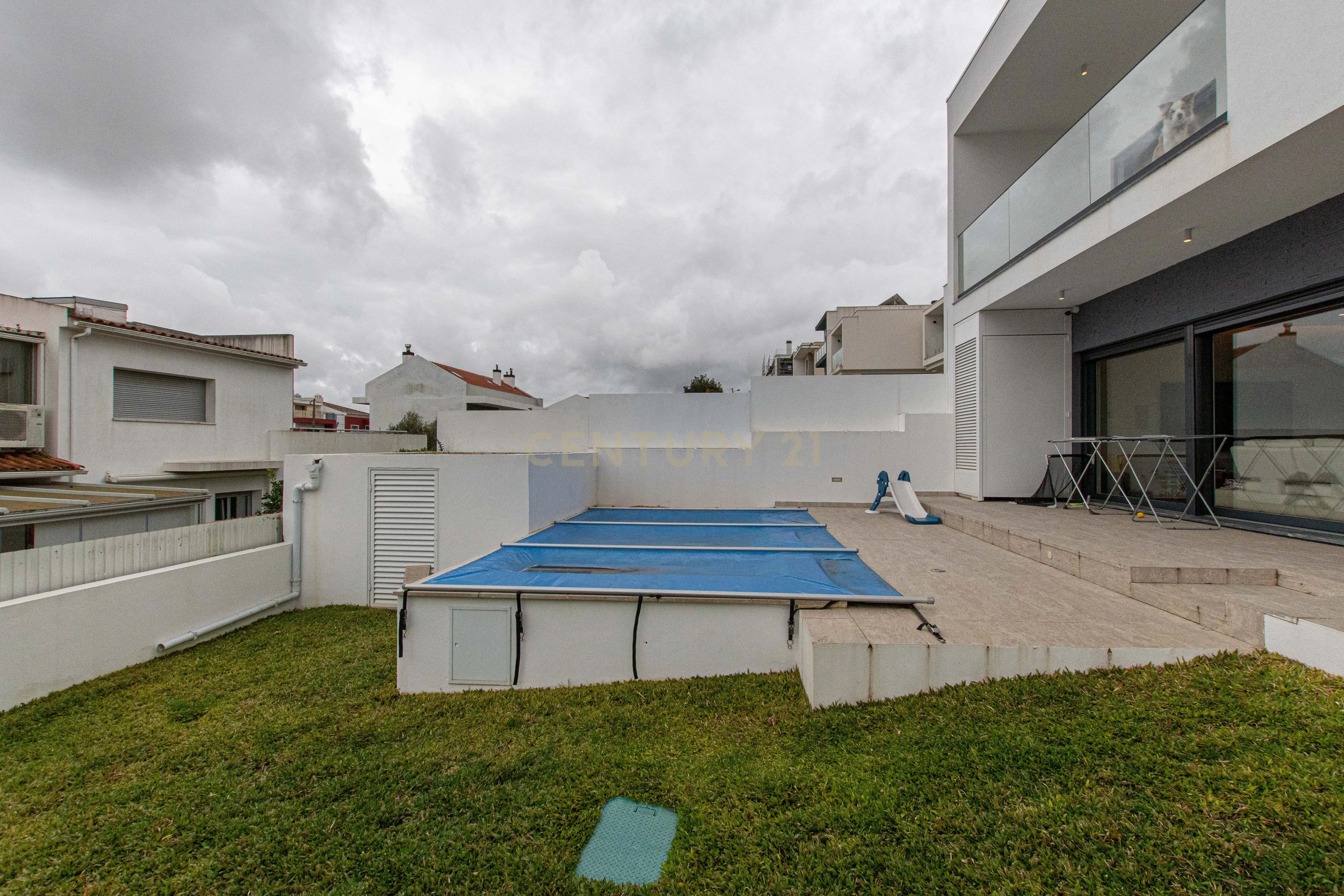 Moradia Independente T3 com piscina construção semi-nova (Granjas Novas/ Ramada) - Image 16