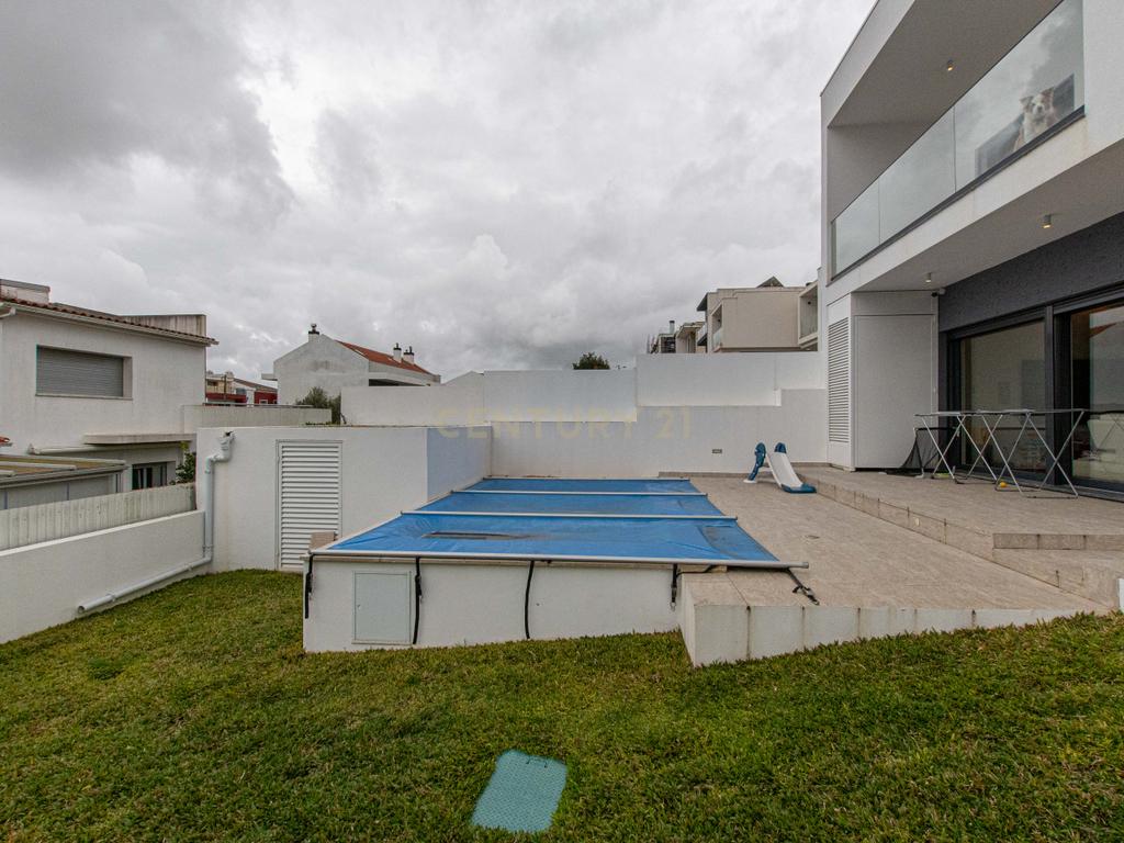 Moradia Independente T3 com piscina construção semi-nova  (Granjas Novas/ Ramada) - Image 16