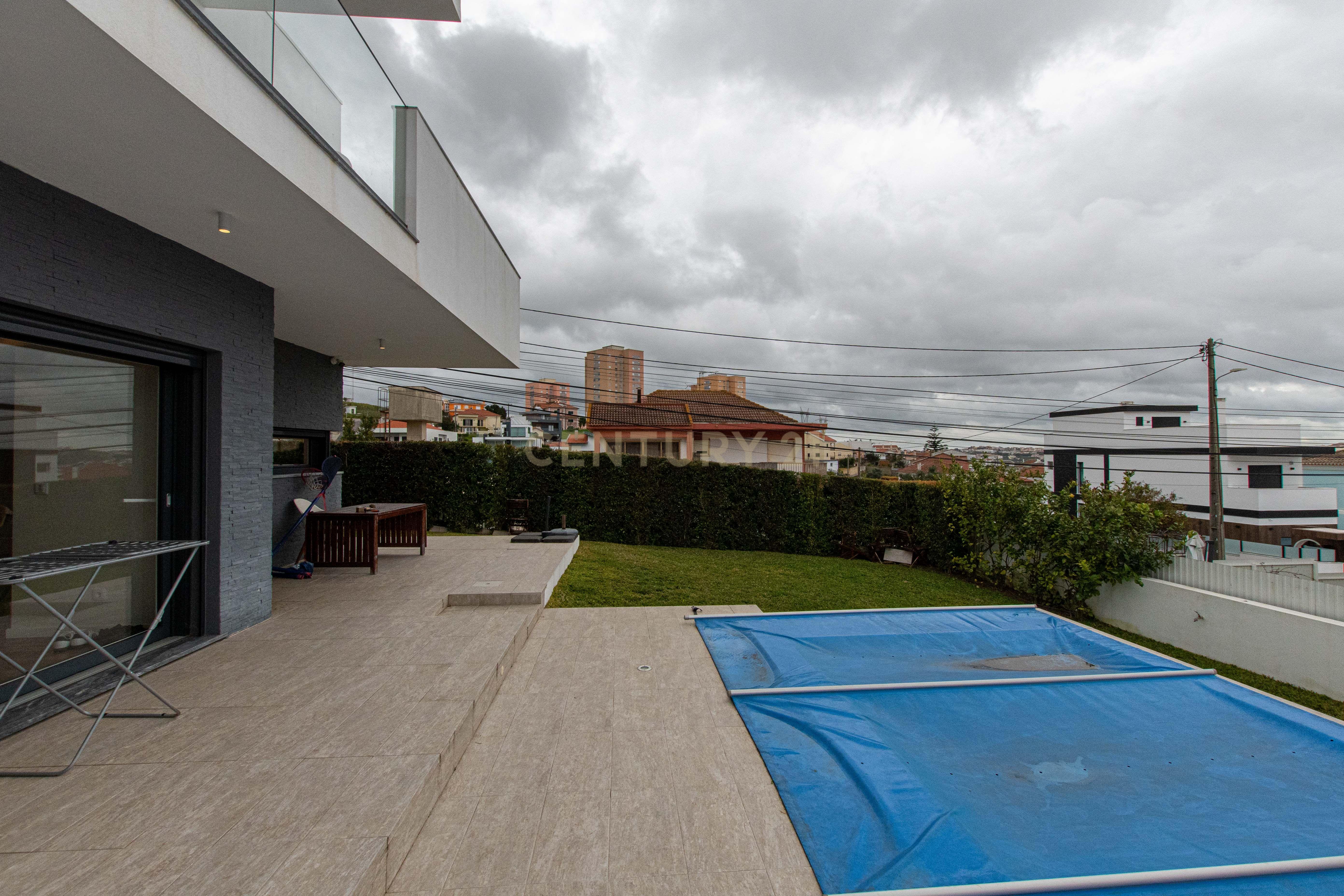 Moradia Independente T3 com piscina construção semi-nova (Granjas Novas/ Ramada) - Image 7
