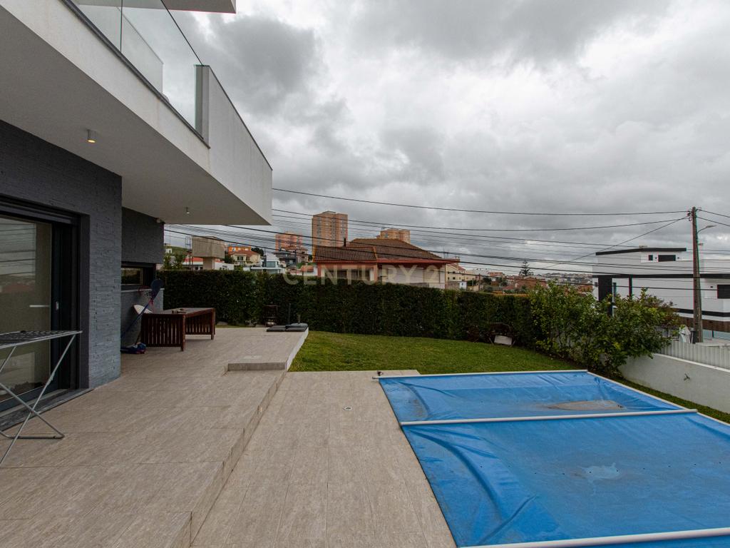 Moradia Independente T3 com piscina construção semi-nova  (Granjas Novas/ Ramada) - Image 7
