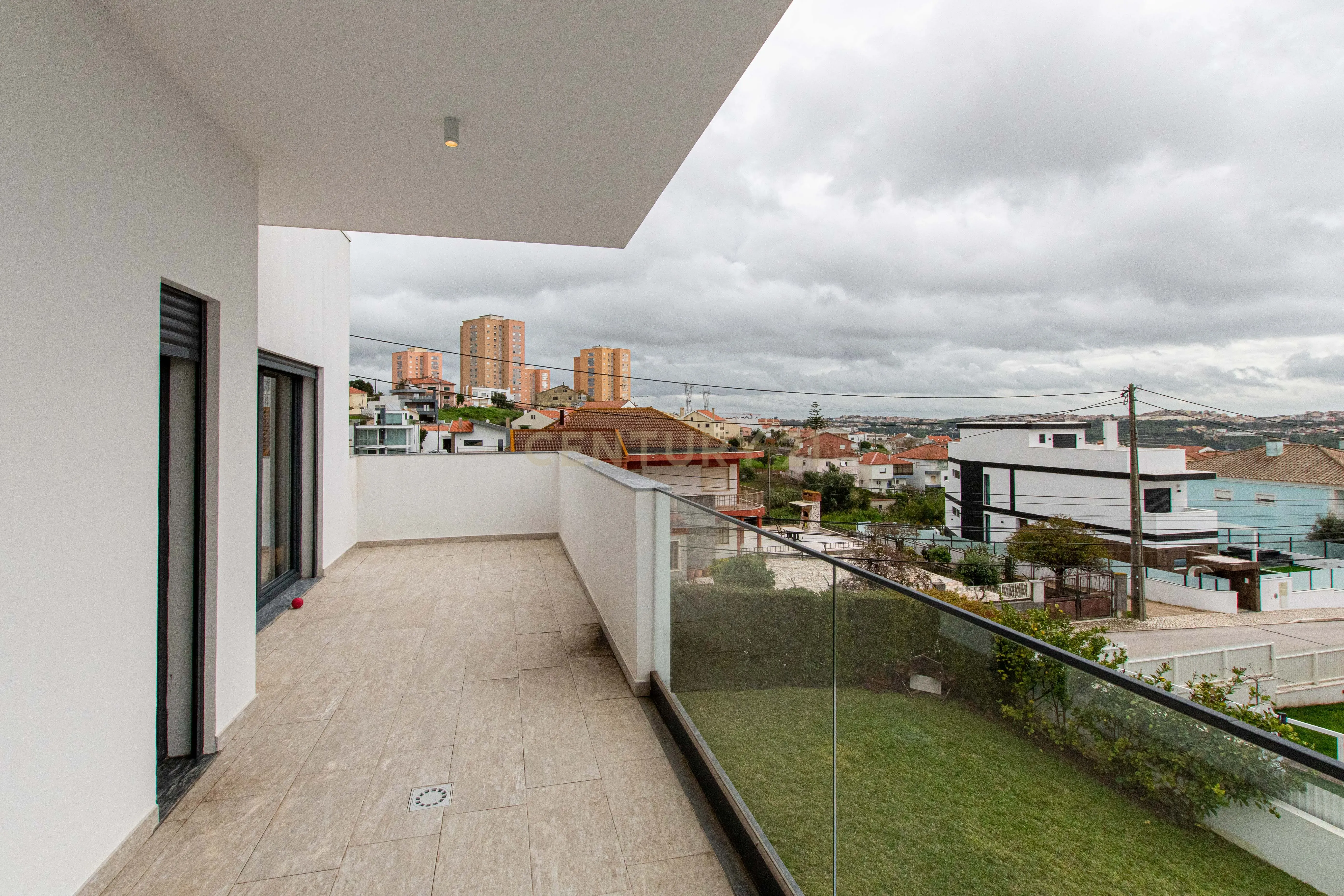 Moradia Independente T3 com piscina construção semi-nova (Granjas Novas/ Ramada) - Image 10