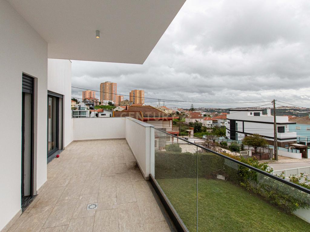 Moradia Independente T3 com piscina construção semi-nova  (Granjas Novas/ Ramada) - Image 10