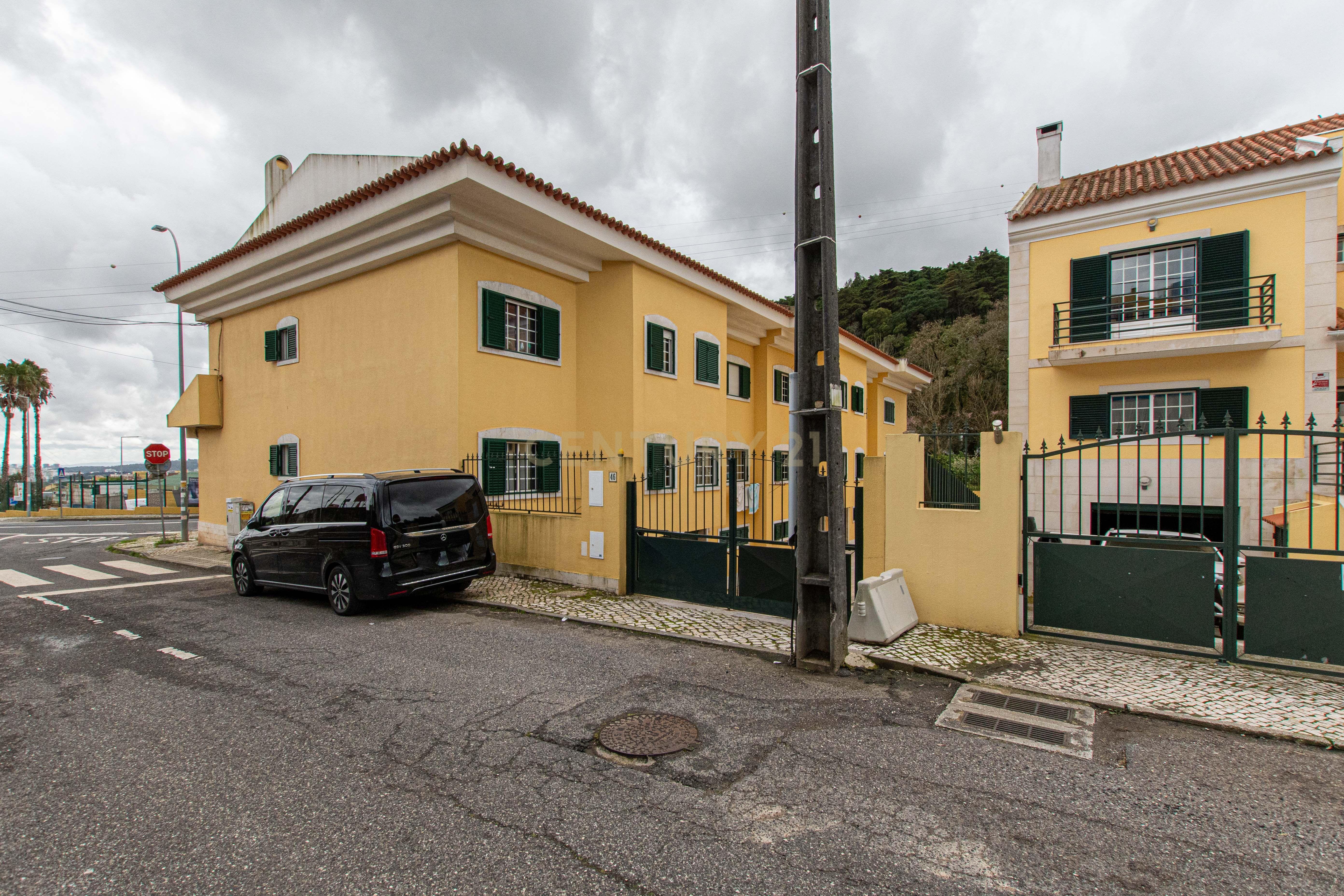 Moradia T3 + 2 com garagem (A-da-Beja/ Amadora)   - Image 5