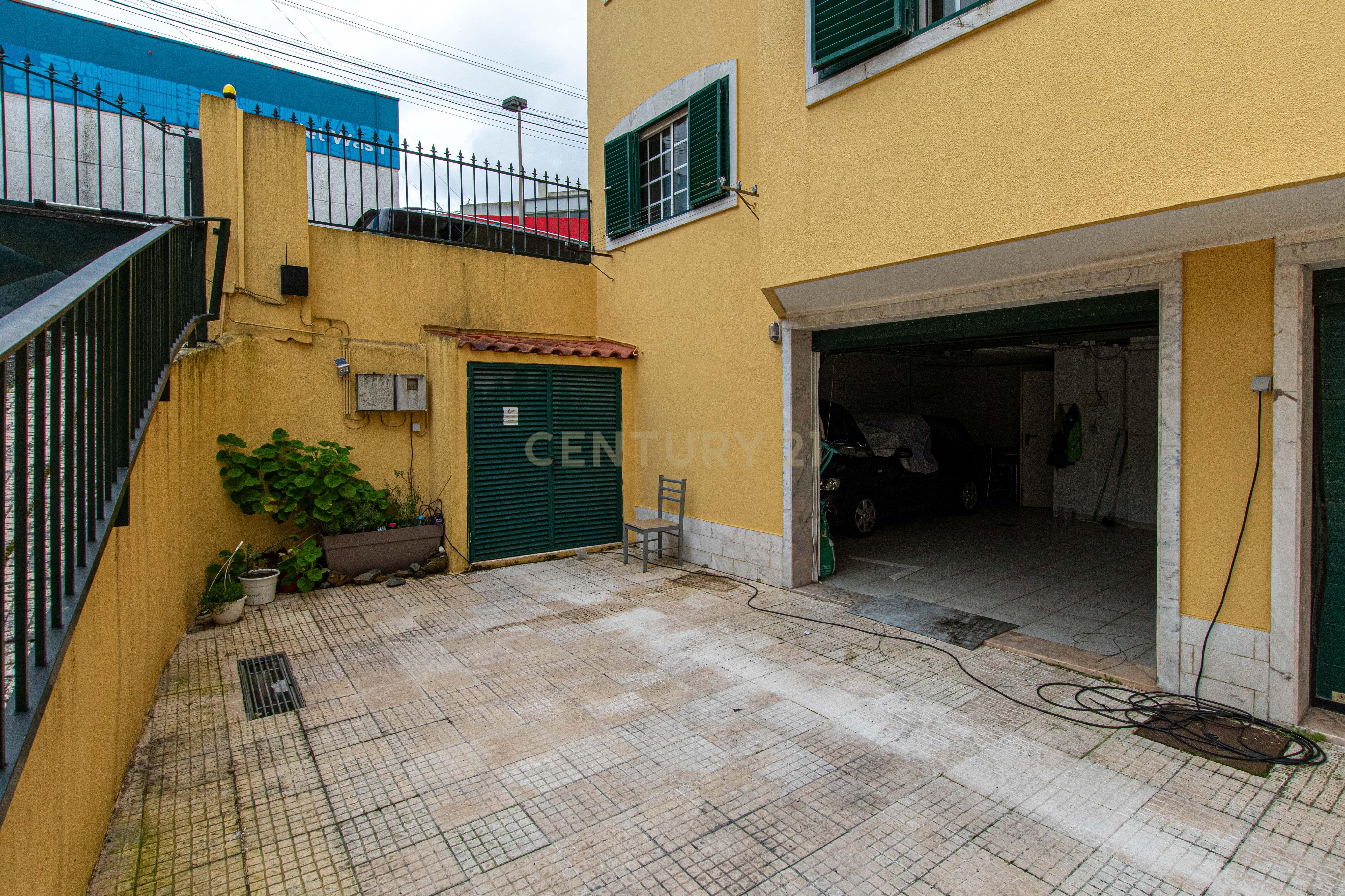 Moradia T3 + 2 com garagem (A-da-Beja/ Amadora)   - Image 10