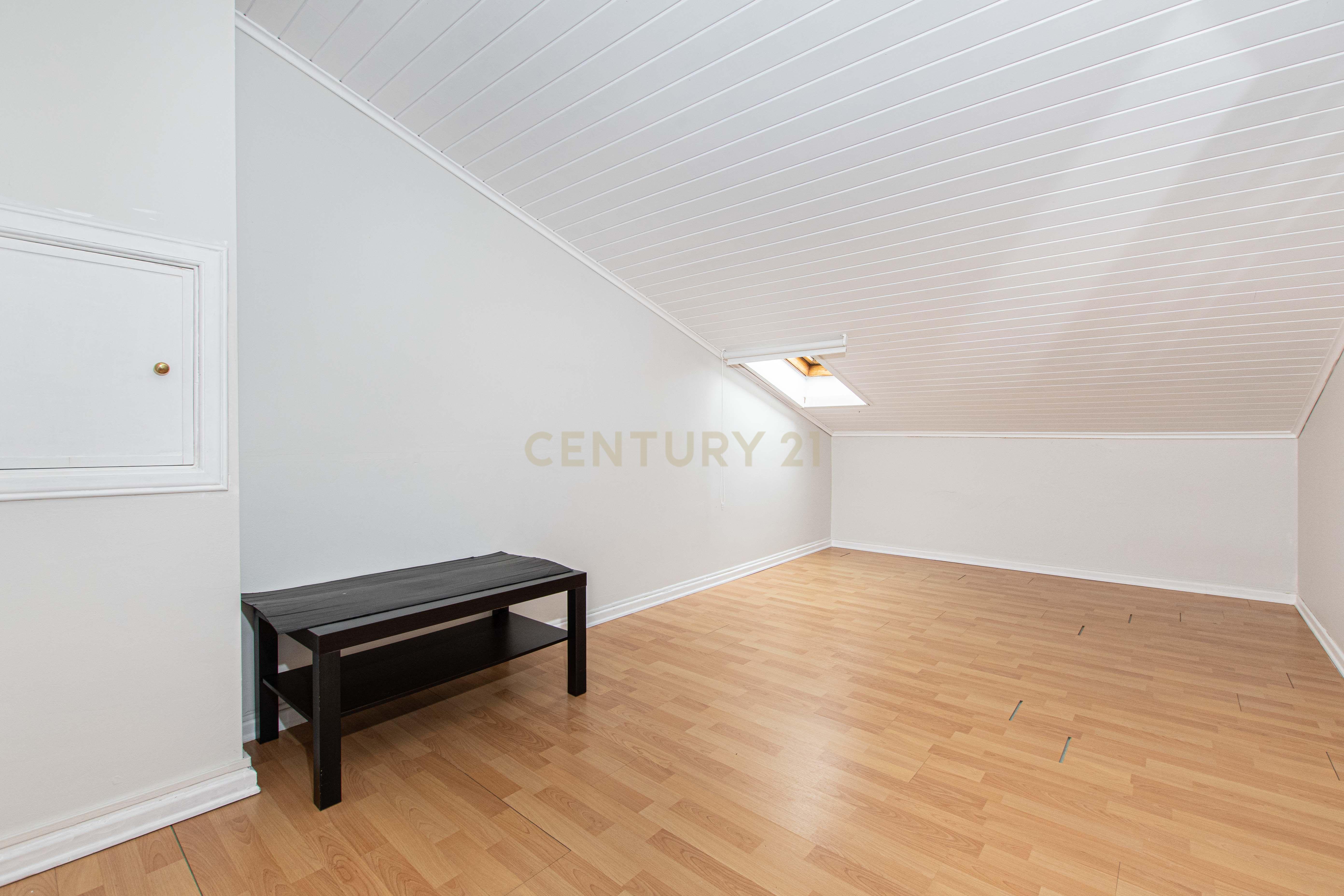 Moradia T3 + 2 com garagem (A-da-Beja/ Amadora)   - Image 1