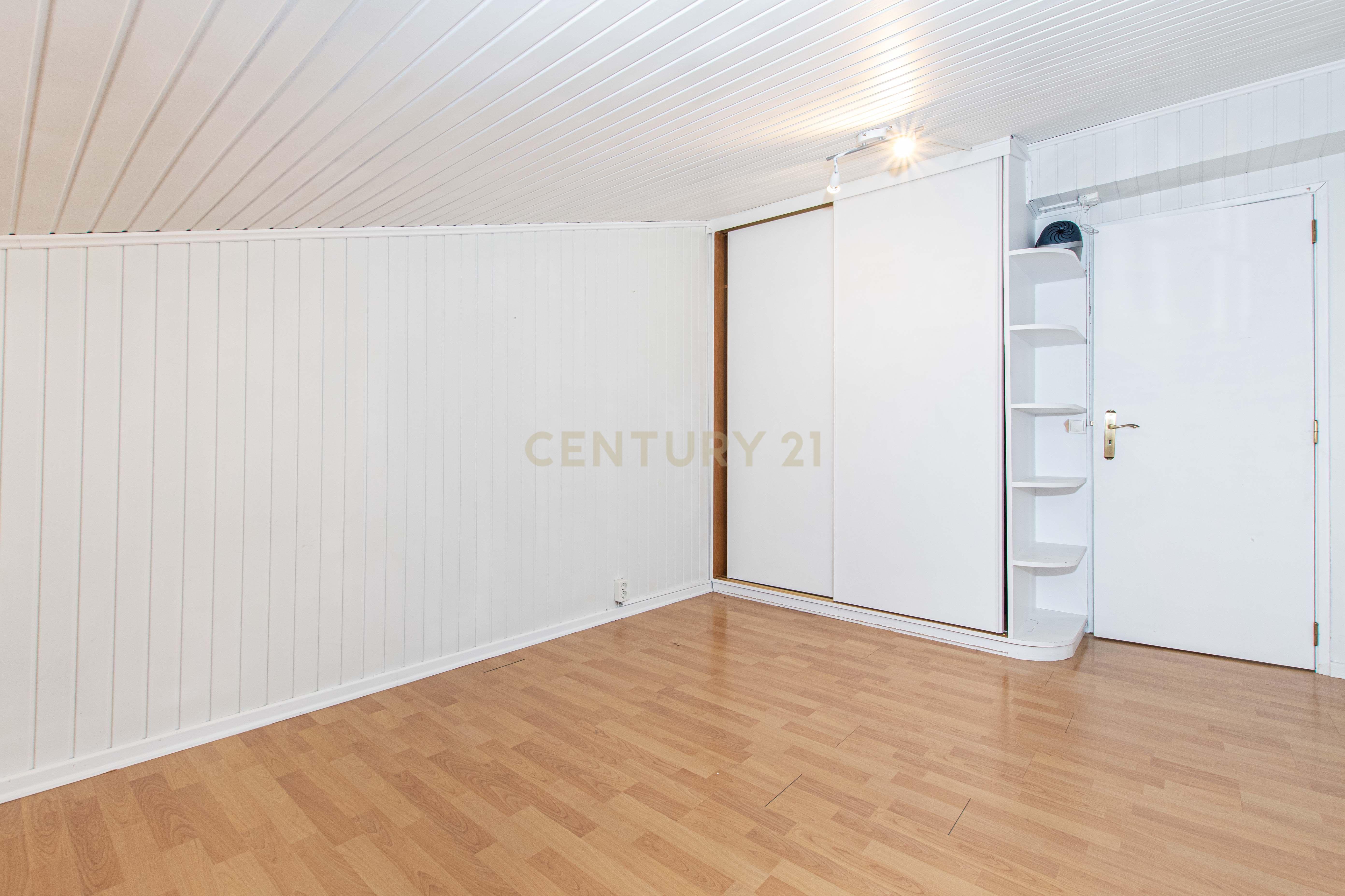Moradia T3 + 2 com garagem (A-da-Beja/ Amadora)   - Image 11