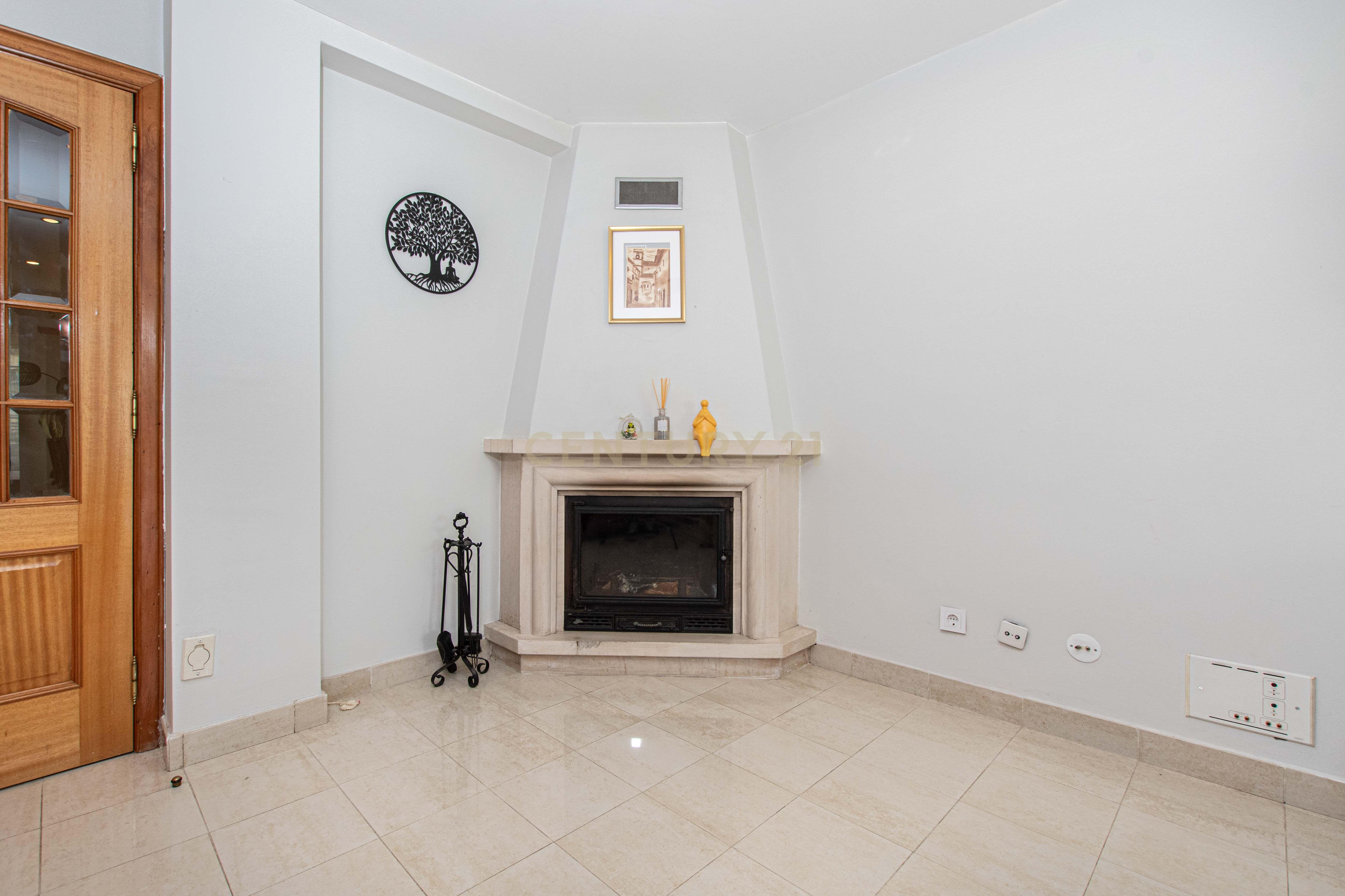 Moradia T3 + 2 com garagem (A-da-Beja/ Amadora)   - Image 33