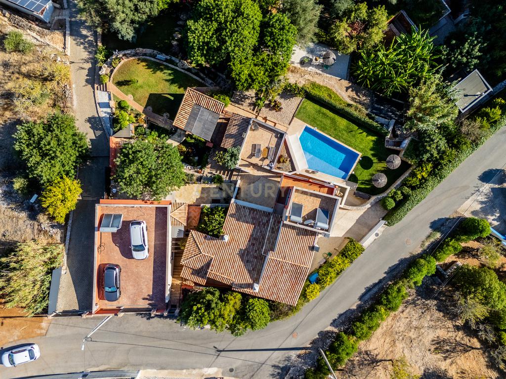 Propriedade com três habitações, piscina aquecida e sauna, num terreno de 10.000 m² - Image 148