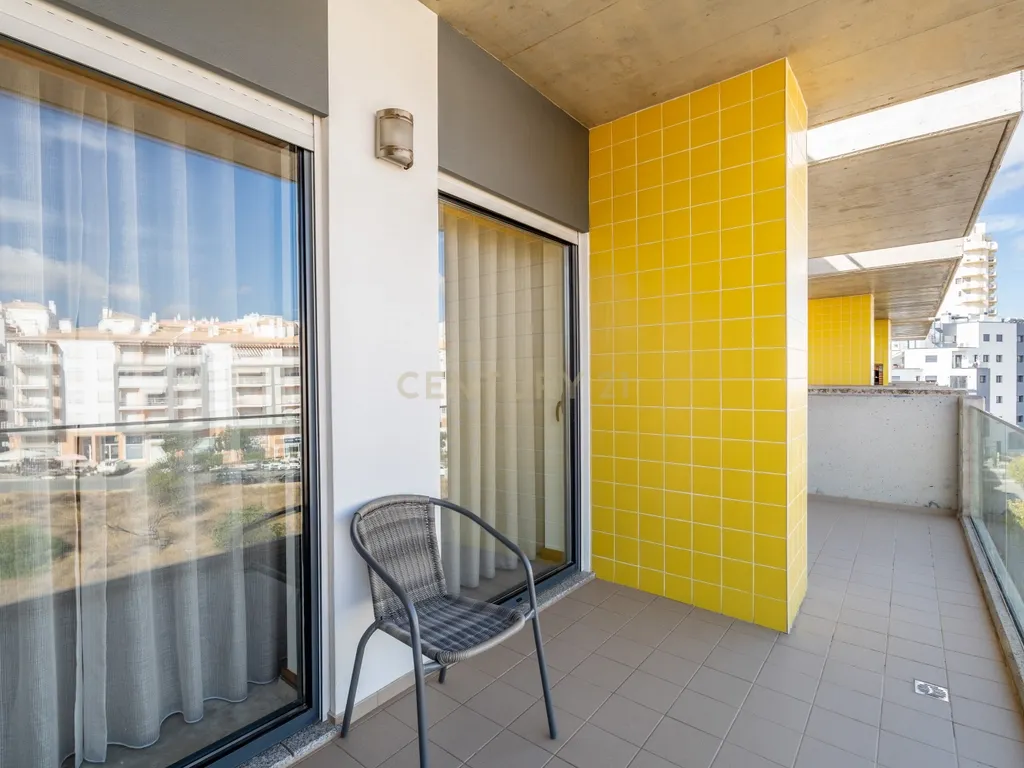 Apartamento T2+1 novo, design moderno, central, a 250metros da Praia de Armação de Pêra - Image 28