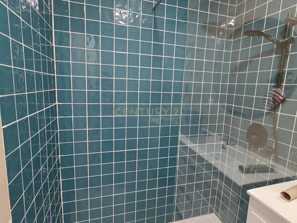 Apartamento Renovado em Algés, Oeiras - 2 Quartos e 2 WC - Image 17