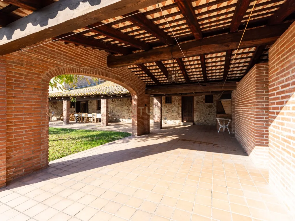 MASIA CATALANA EN VENDA A LLAGOSTERA – MÉS DE 7 HECTÀREES DE TERRENY, LLICÈNCIA TURÍSTICA, PISCINA I CAMP DE FUTBOL - Image 23