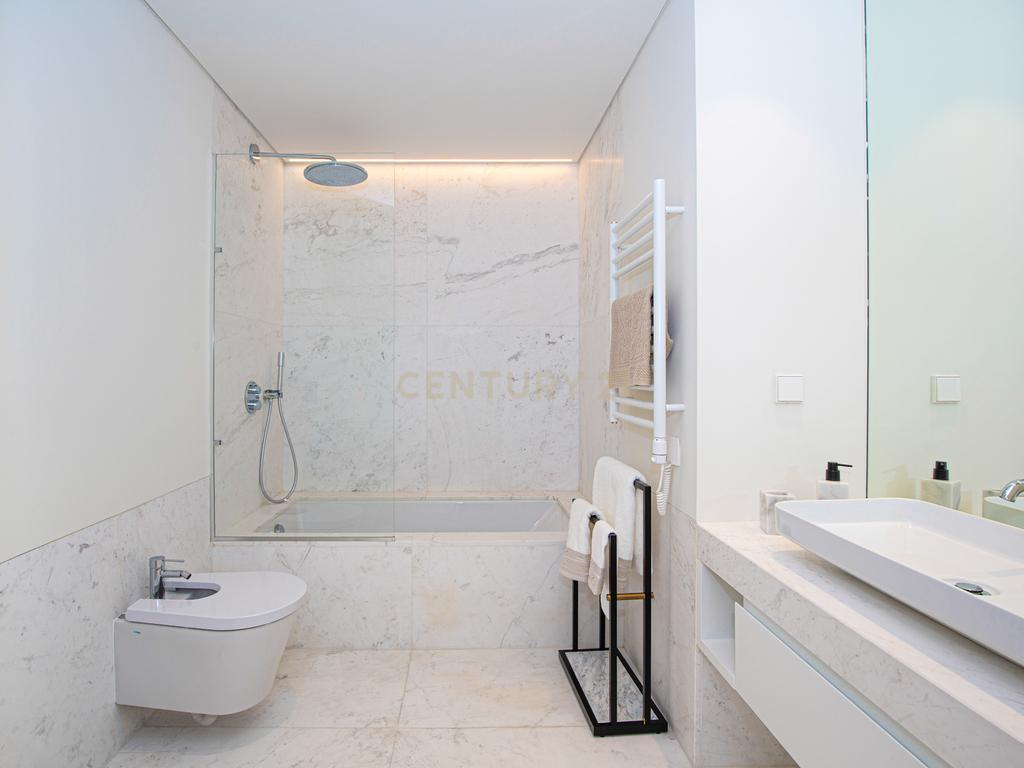 Apartamento de Luxo com 3 Quartos Virado a Sul na prestigiada Infinity Tower - Image 18