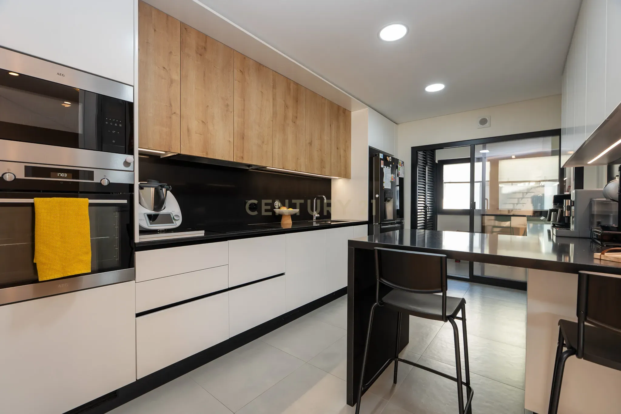 Apartamento T3+1 duplex, com terraço e estacionamento, no centro da cidade de Torres Vedras - Image 17