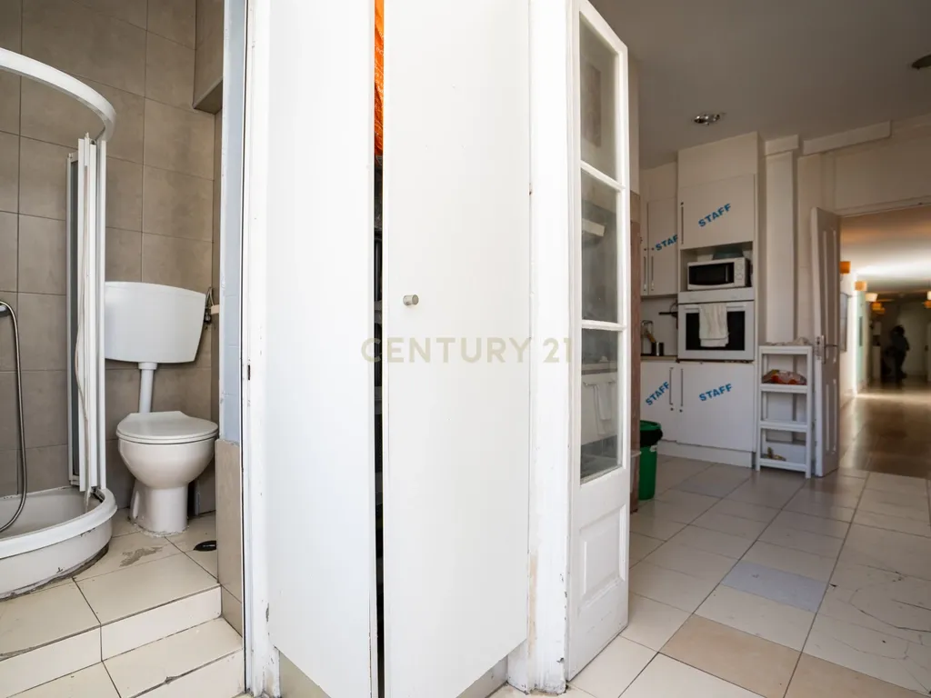 Apartamento Único com Vista sobre o Campo Pequeno – Lisboa - Image 15