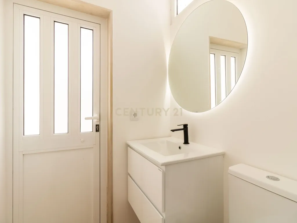 T1 Integralmente remodelado com Logradouro na Estefânia, Lisboa - Image 9