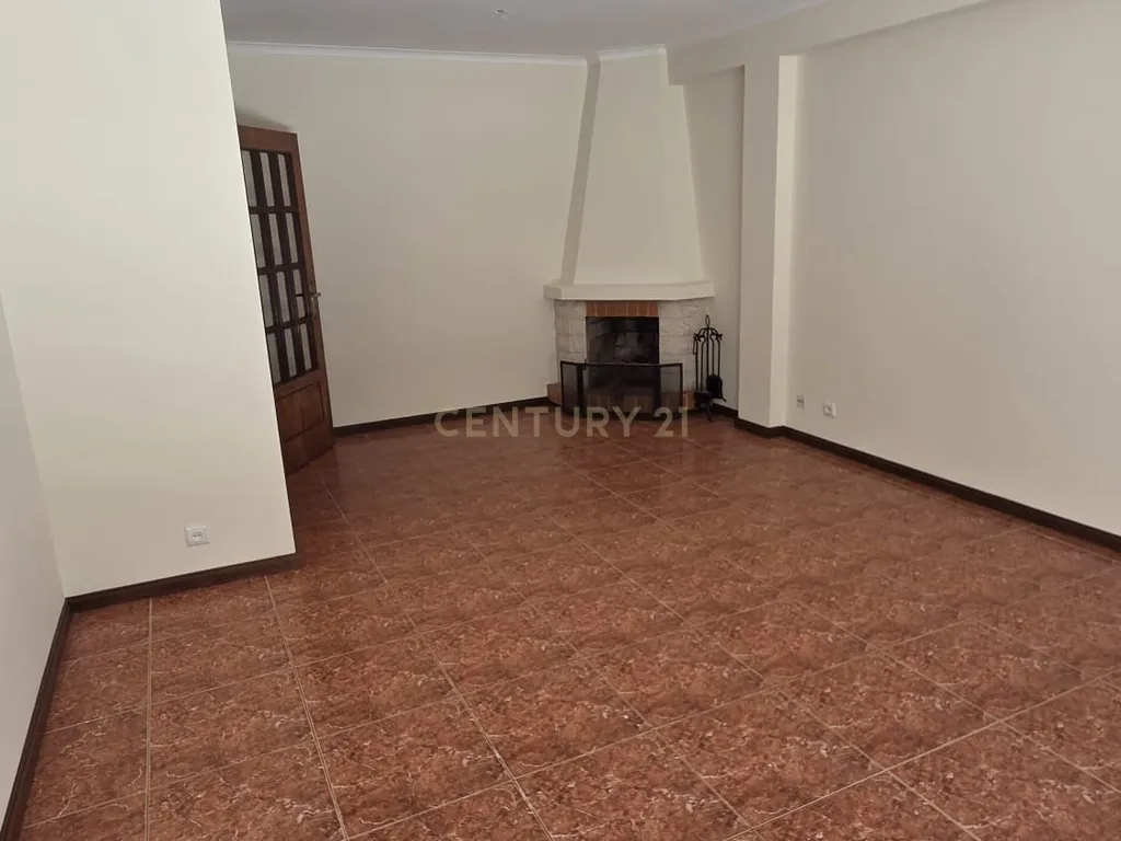 Arrendamento | Excelente Oportunidade em Leça da Palmeira – T2+1 com Terraço e Garagem 🌟 - Image 4