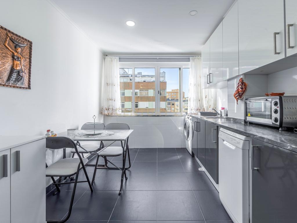Apartamento T2 renovado para venda na pontinha - Image 5