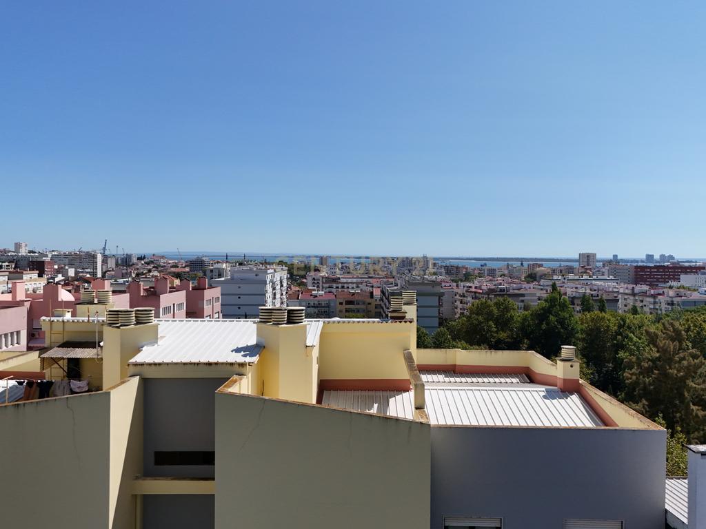 Luxuoso Apartamento T2, Totalmente Remodelado, em Vanicelos, em Setúbal - Image 13