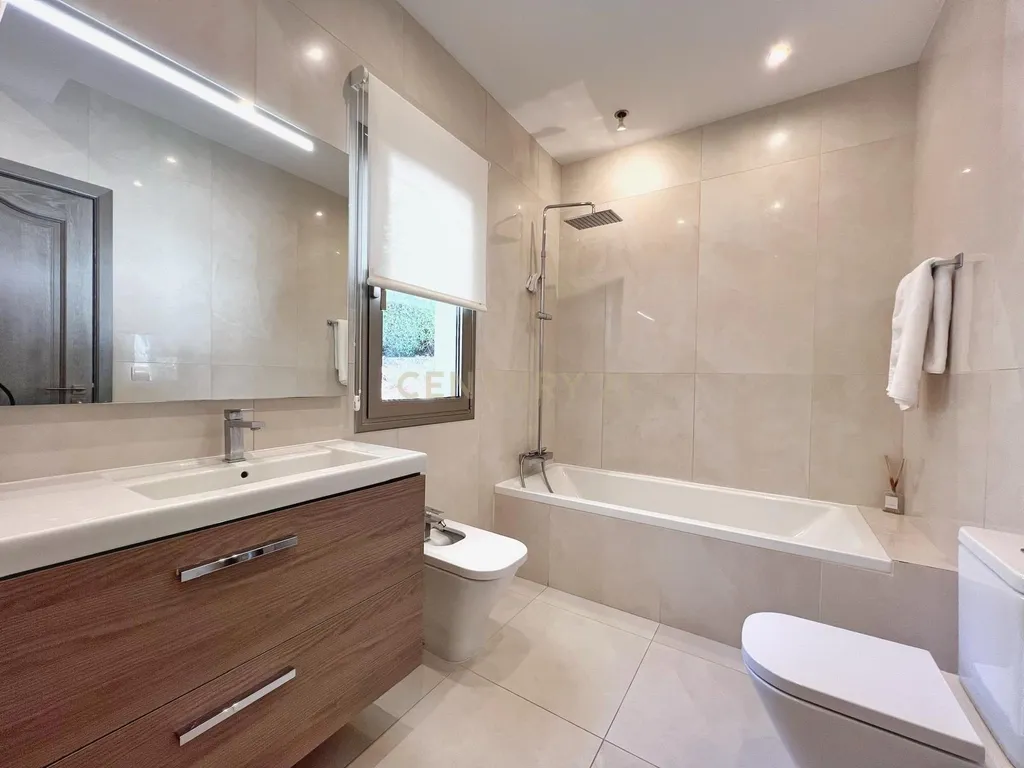 Elegante moradia mediterrânea de cinco quartos com vista para o prestigiado campo de golfe Valderrama, em Sotogrande Alto - Image 29