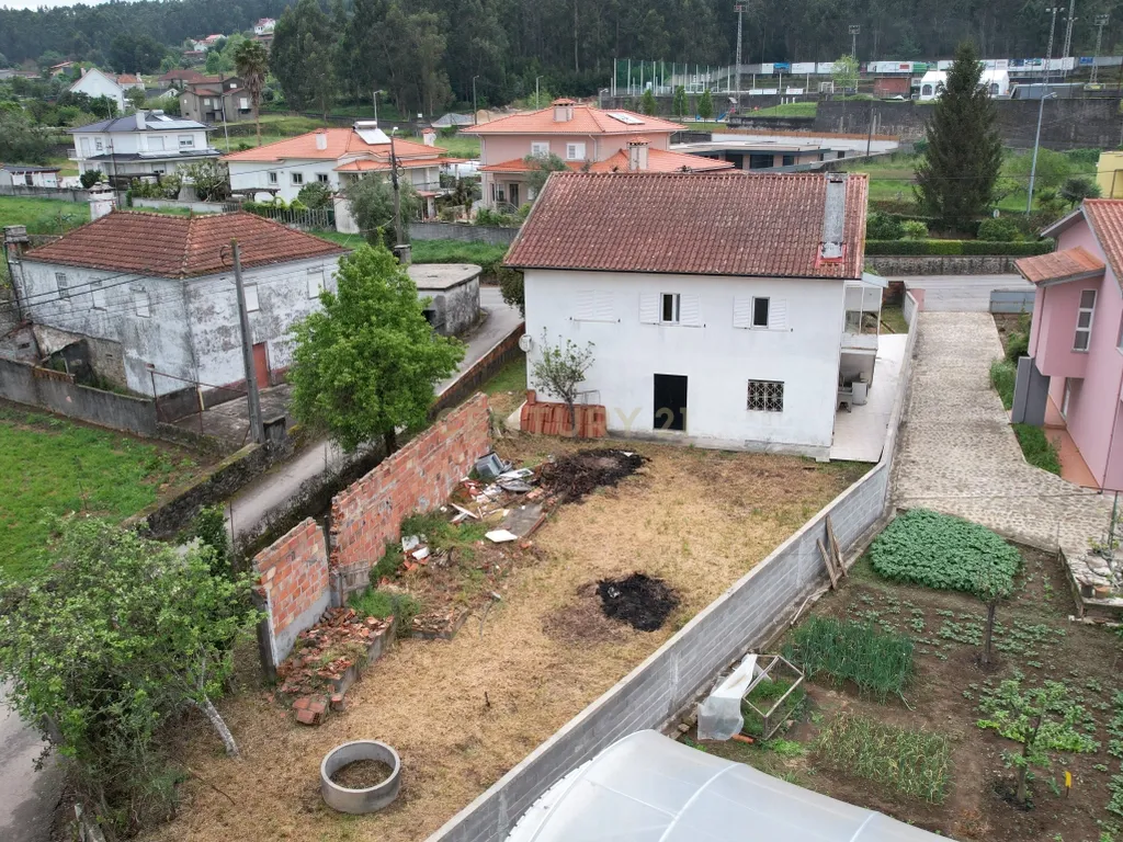 Moradia T3 Renovada em Fragoso - Image 27