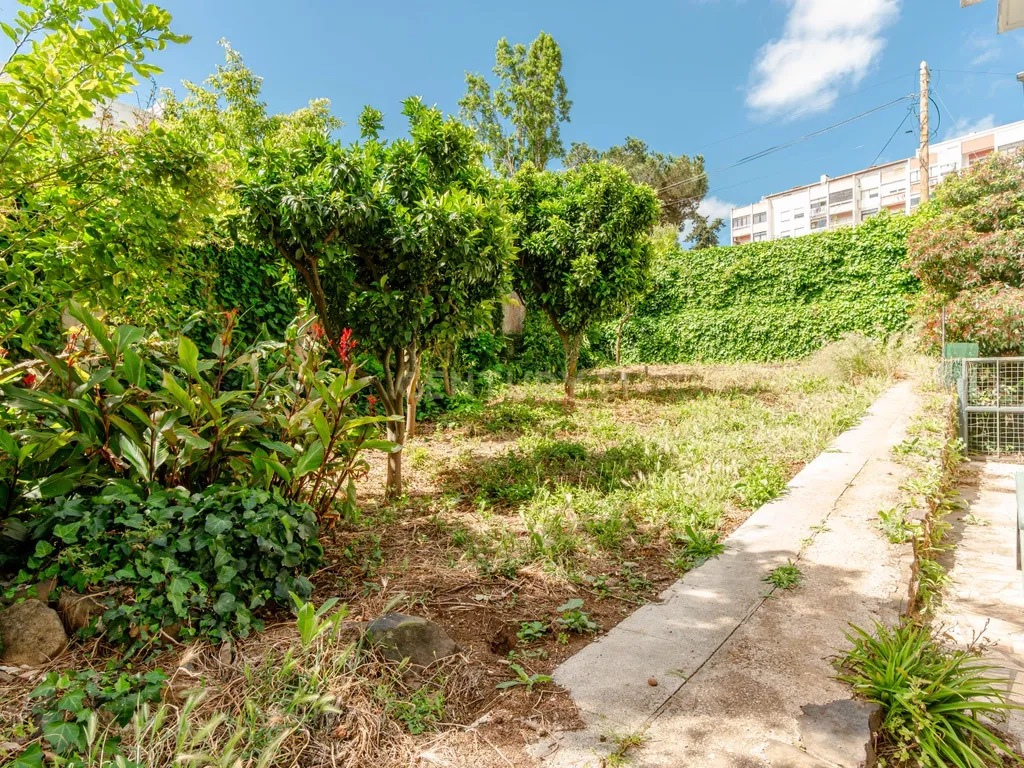 T6+1 em 1066 m2 de tranquilidade, para remodelar ou investir - Image 41