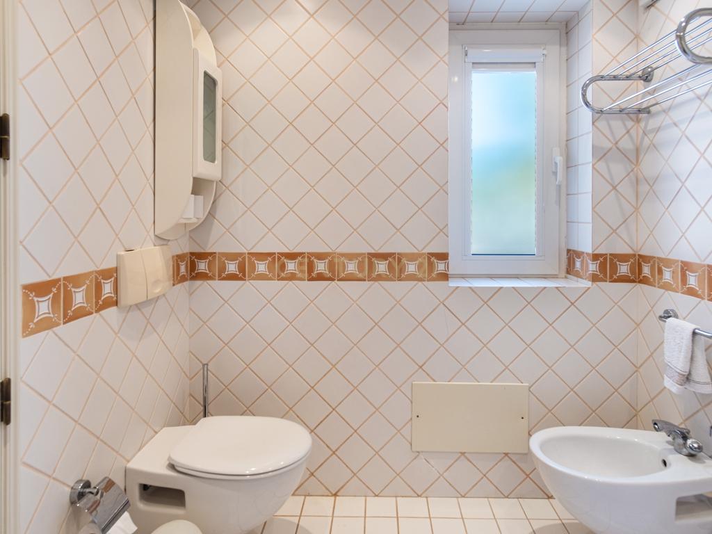 Moradia T5 com Piscina e Jardim em Lagoa, Faro - Image 18