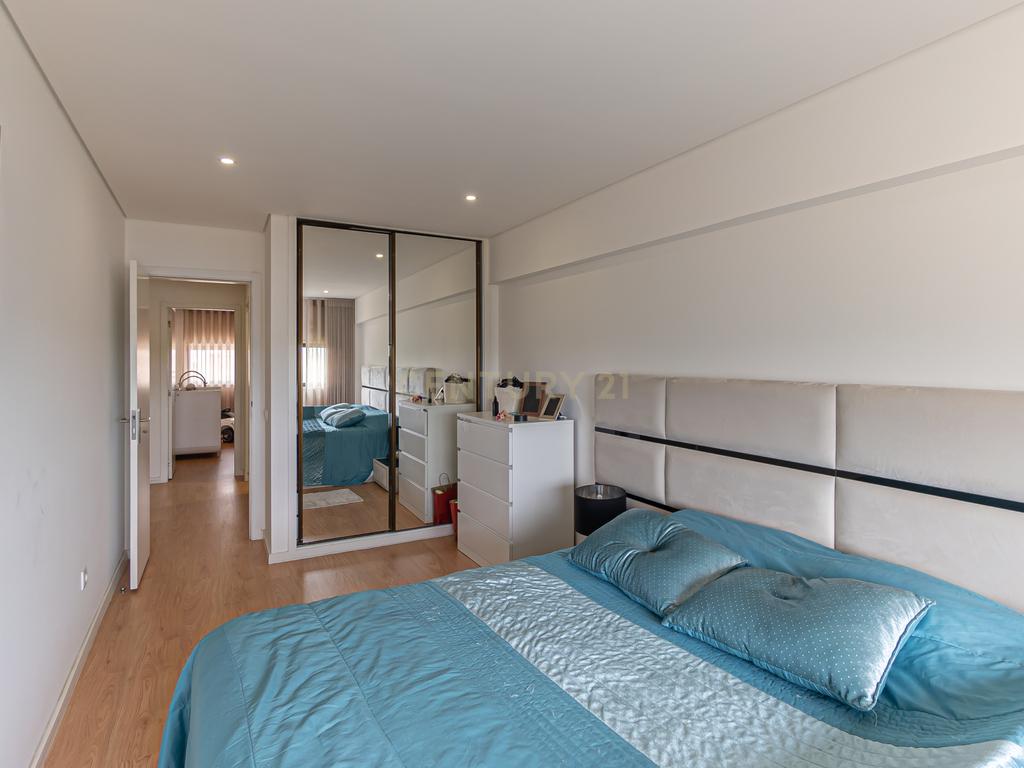 T2 Remodelado e Mobilado em Perafita, Matosinhos com Vista Panorâmica - Image 12