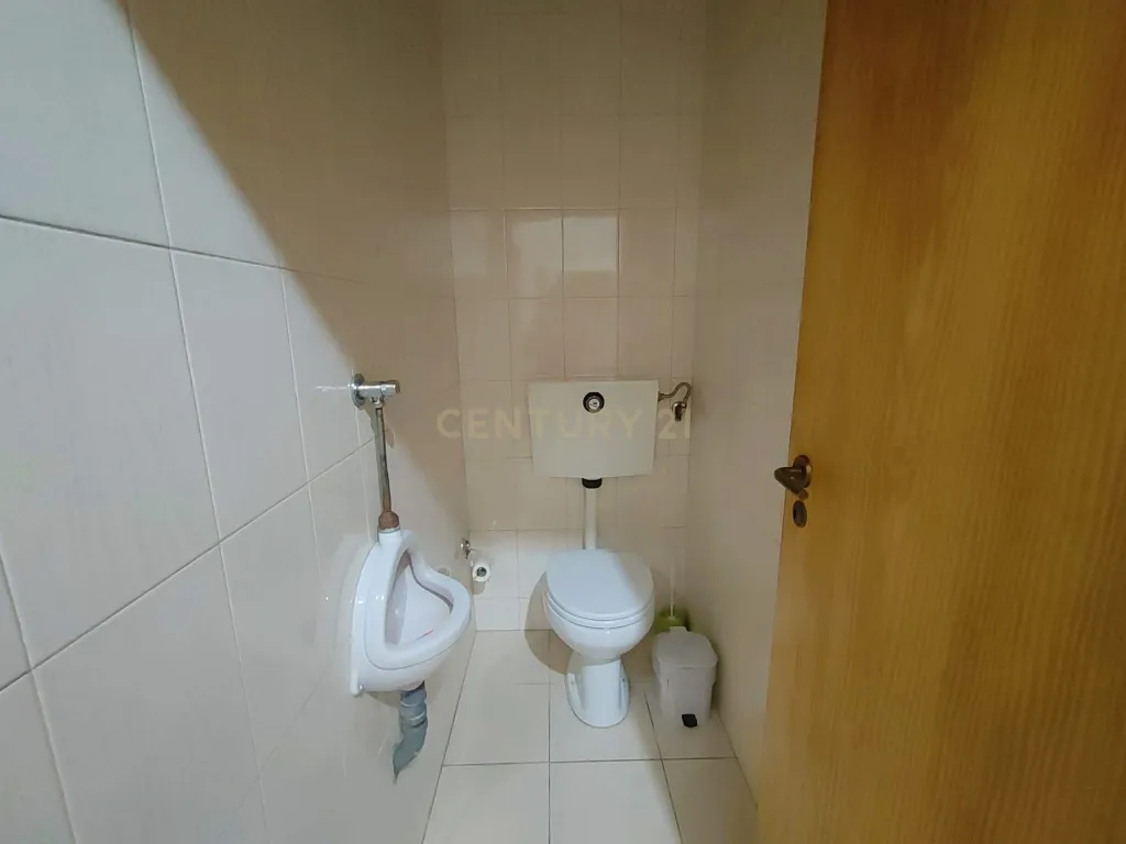 Moradia com Comércio em Amorim, Póvoa de Varzim - Uma Oportunidade Única! - Image 43