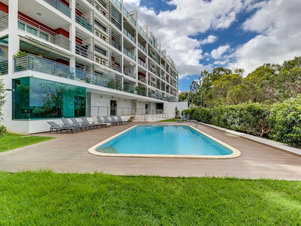 Apartamento T3 com vista panorâmica sobre o Jamor em condomínio fechado com piscina e ginásio - Image 23