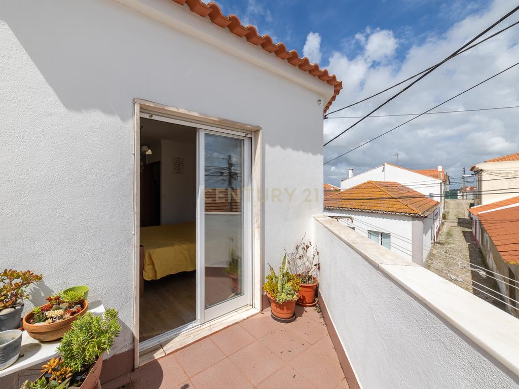 Moradia T3 na Quinta do Anjo com Vista Panorâmica e Garagem - Image 32