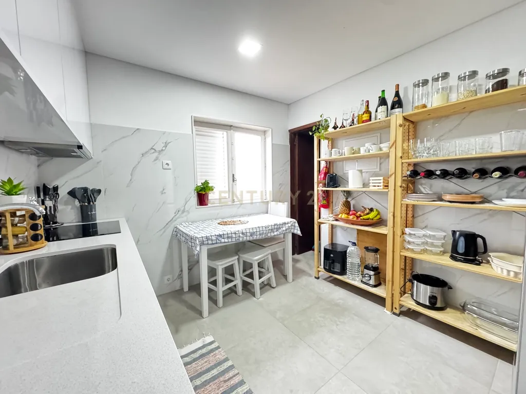 Moradia T3 Renovada em Fragoso - Image 9