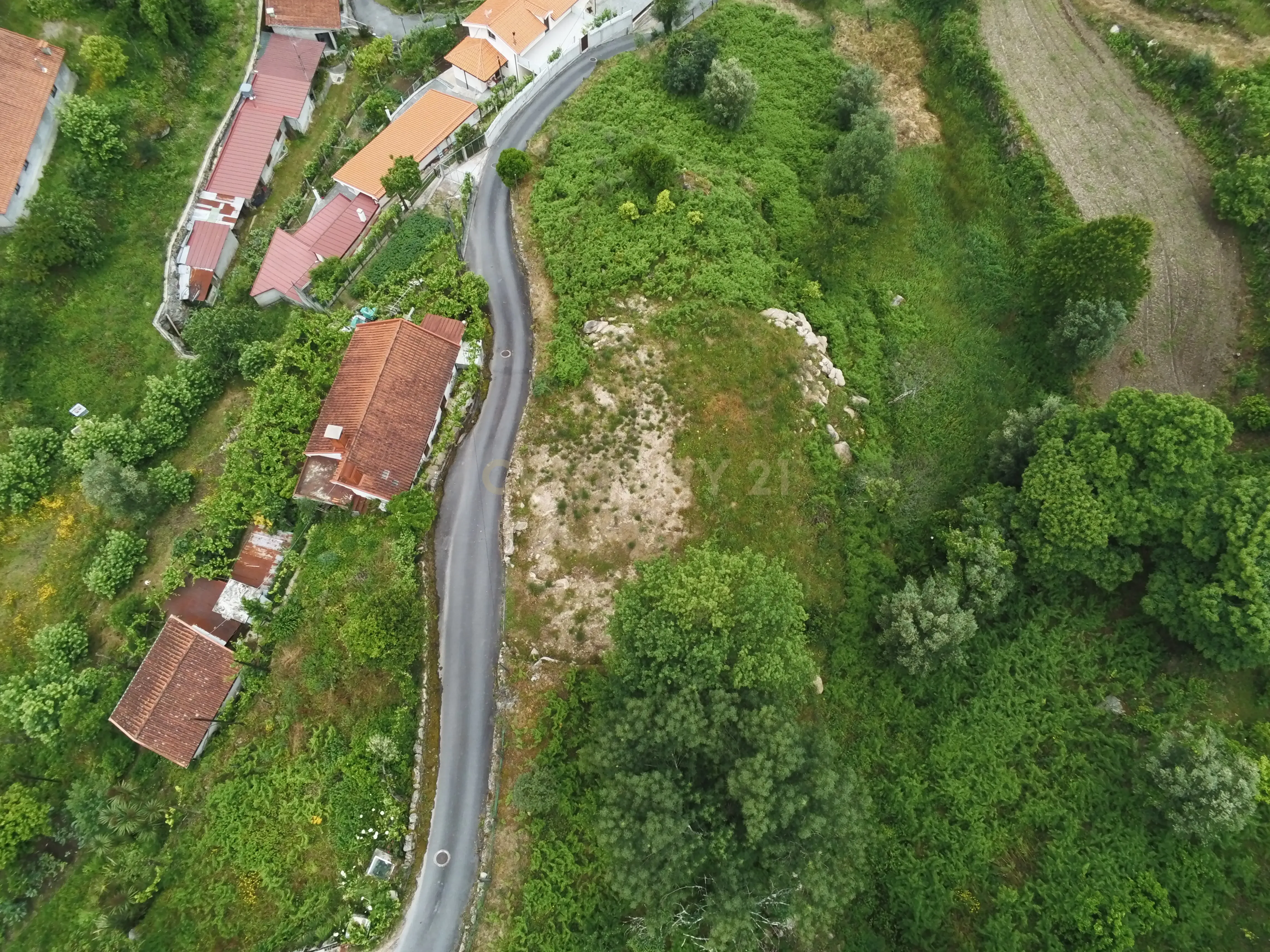 Fotografia 8 de Terreno Exclusivo no Centro da Vila do Gerês – 3.683 m² com Projeto Aprovado Moradia Térrea