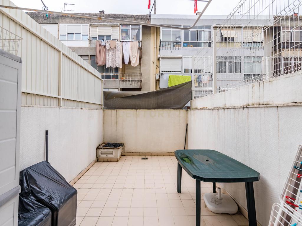 Apartamento T2 com Terraço em Loures - Excelente Oportunidade! - Image 16