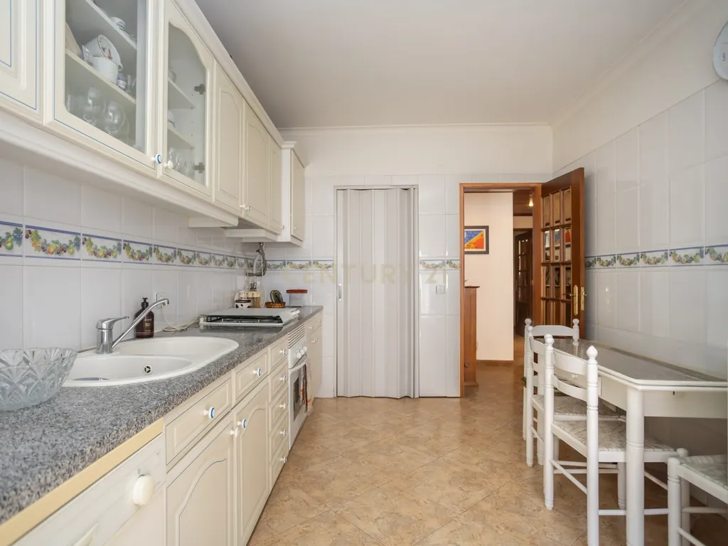 Quinta do Conde/ Cova dos Vidros - Apartamento de 4 assoalhadas inserido num º 1º andar - Image 9