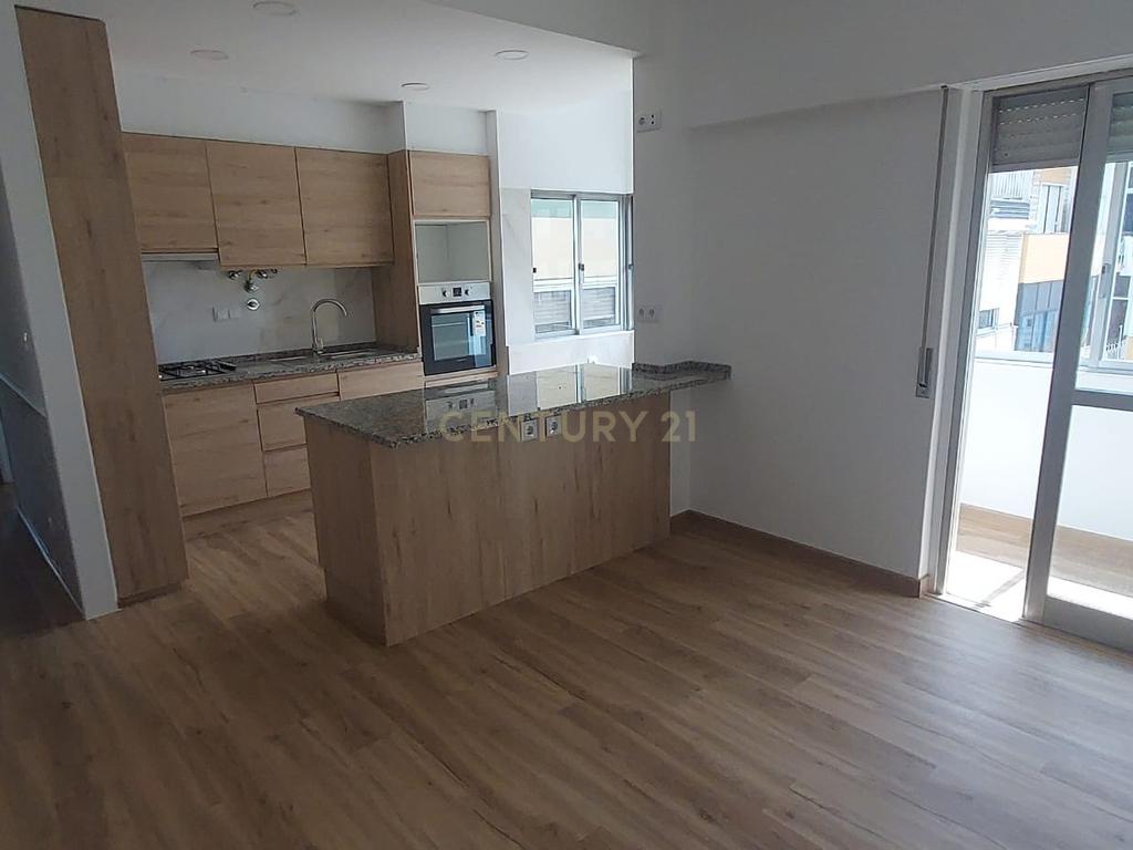 Apartamento T2 Renovado com cozinha equipada -  Odivelas  - Image 1