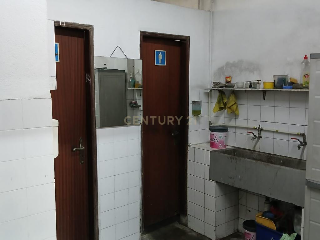 Oportunidade de investimento na Ponte da Bica – Ramada, Armazém com potencial para diversas áreas de negócios - Image 7