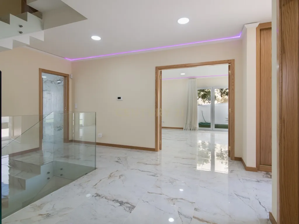Moradia nova para estrear, de Sonho com Vista Panorâmica Sobre Lisboa no Bairro Casal do Bispo - Image 26