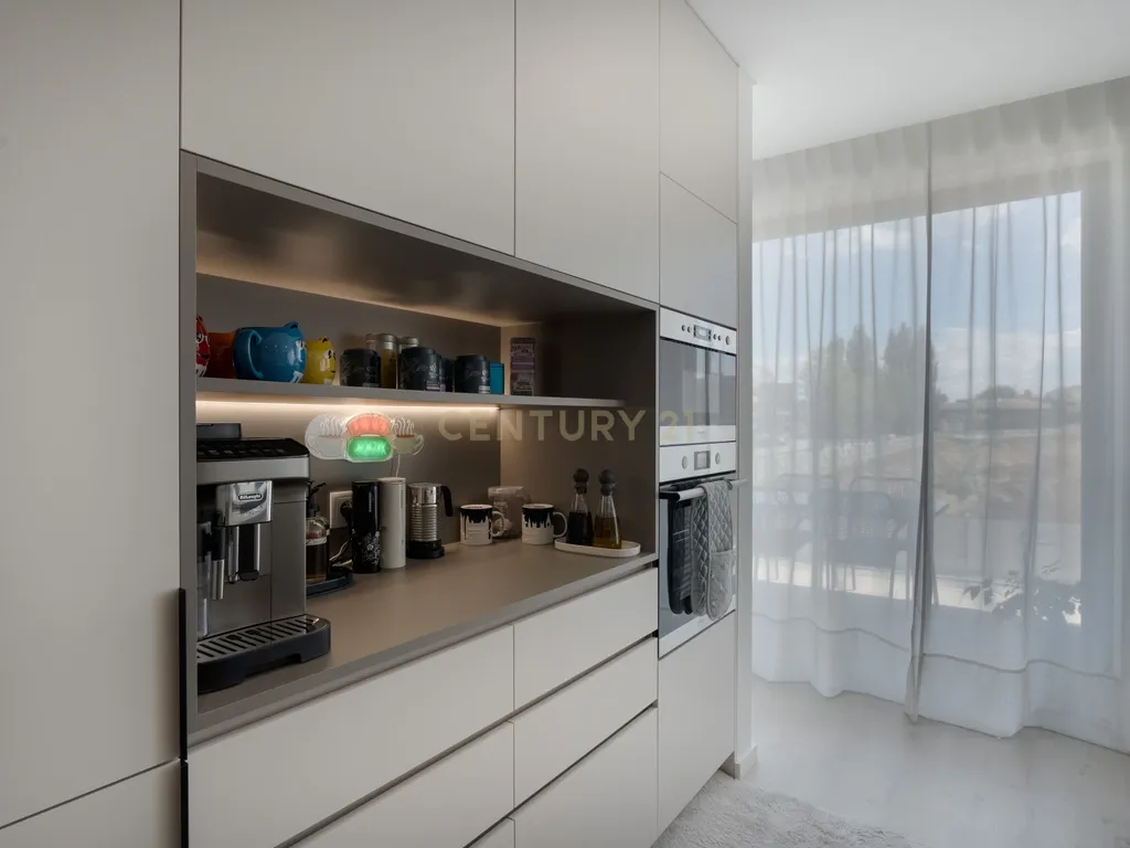 Luxuoso Apartamento Novo com Vista Parque em Lousada - Image 9