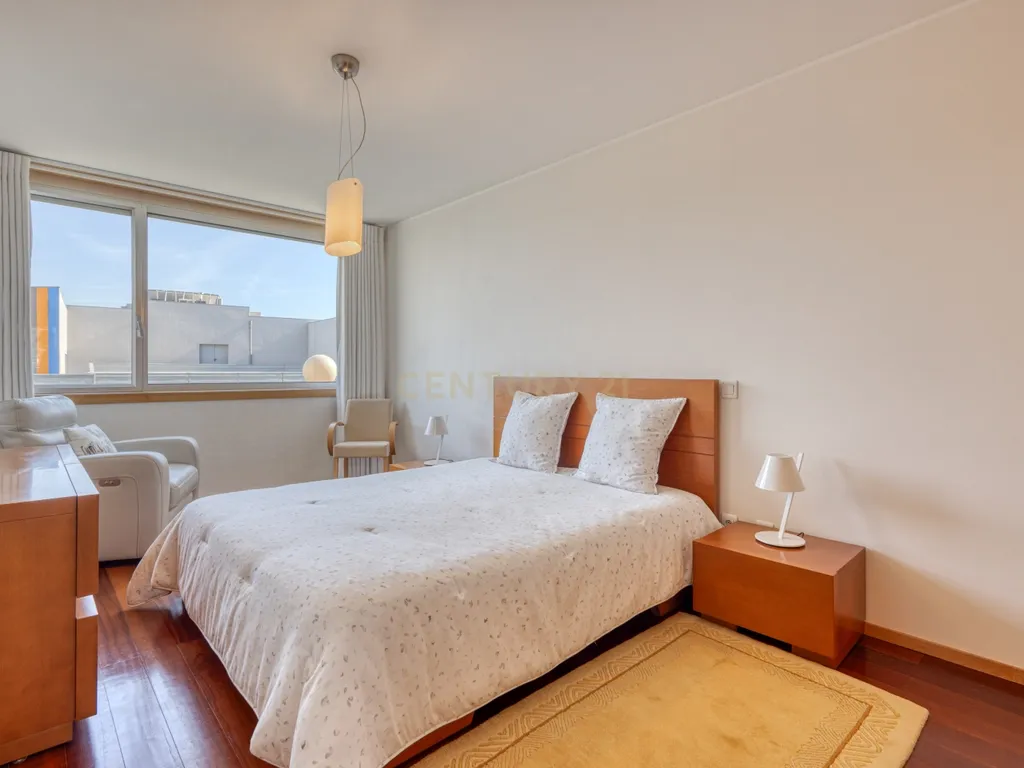 Apartamento T2+1 Duplex em condomínio fechado a 600m da praia - Image 13