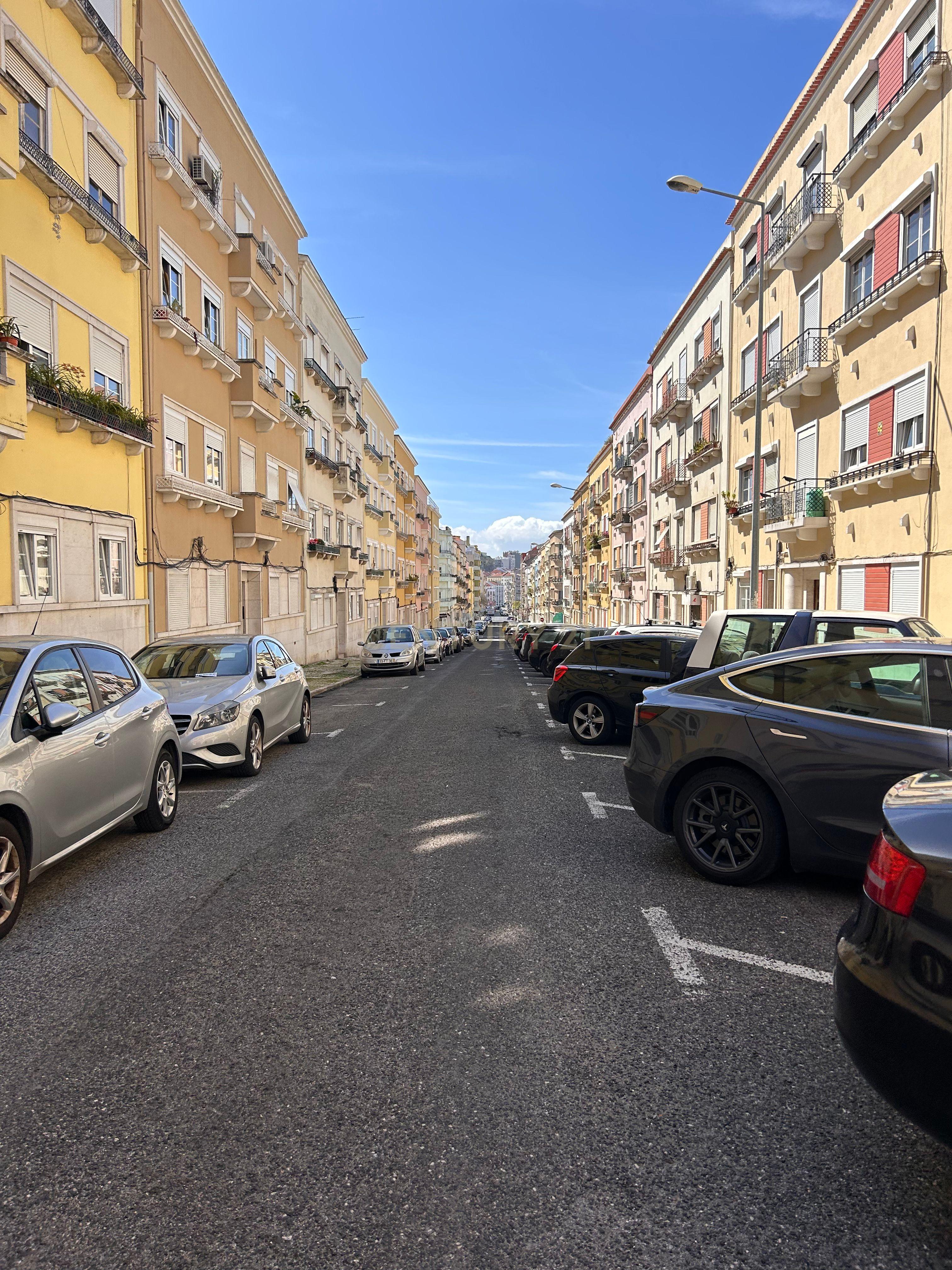 Apartamento T3+1  - Praça do Areeiro - Lisboa - Image 12