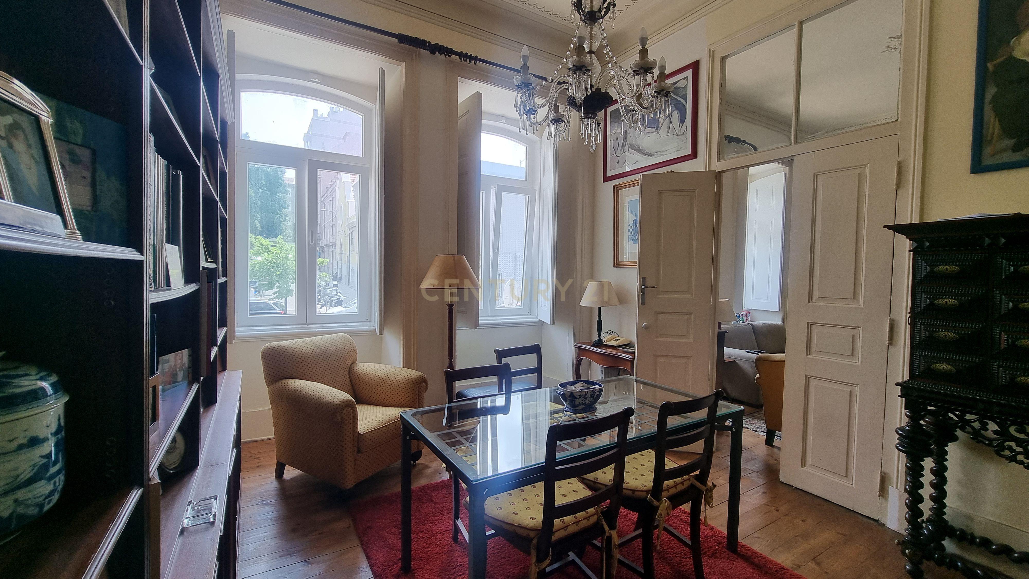 Apartamento Pombalino de Charme com 8 Assoalhadas – Av. Almirante Reis, Lisboa - Image 28