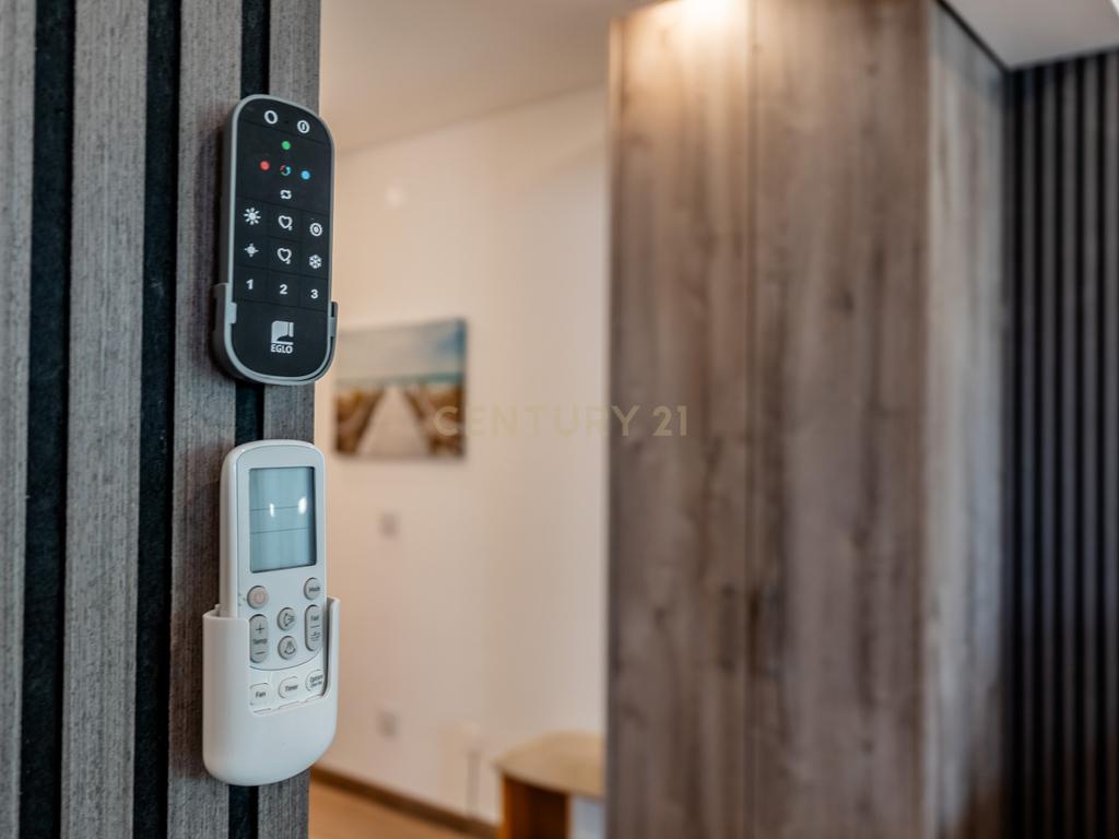 Apartamento T1  completamente remodelado com 2 varandas - Image 27